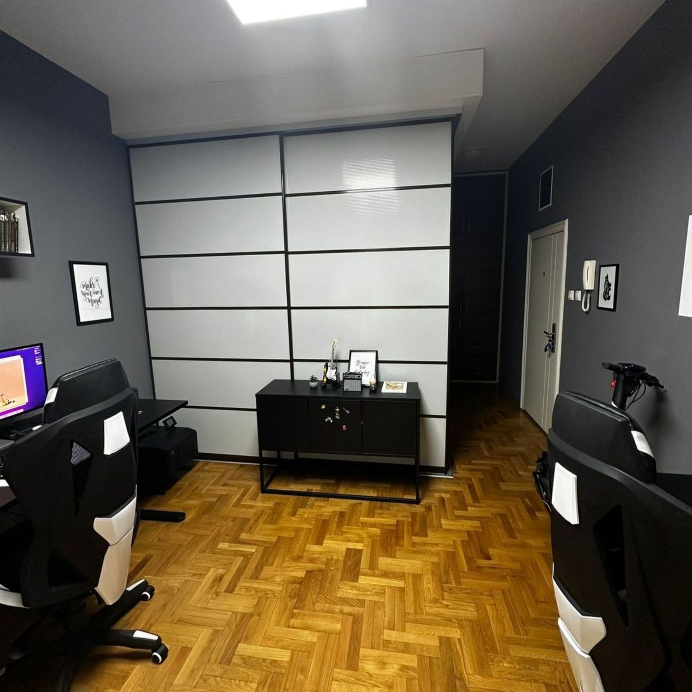 Uknjižena garsonjera na visokom prizemlju   u ceni kuhinja   062 792 583 1