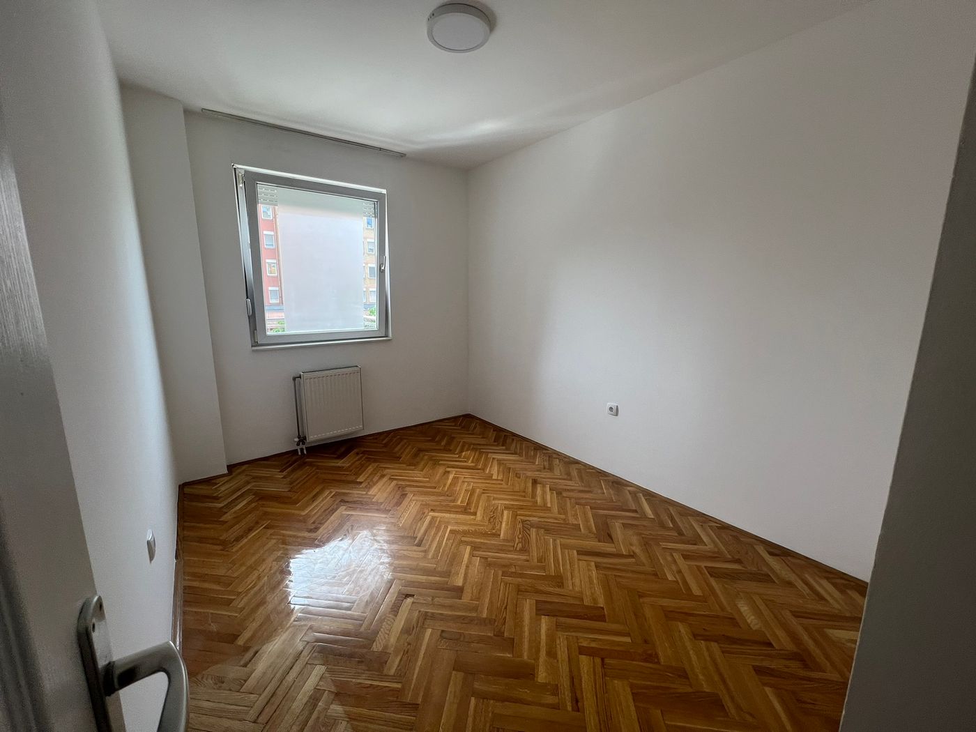 Odmah useljiv   uknjižen može kredit    bez ulaganja   062 792 583 3