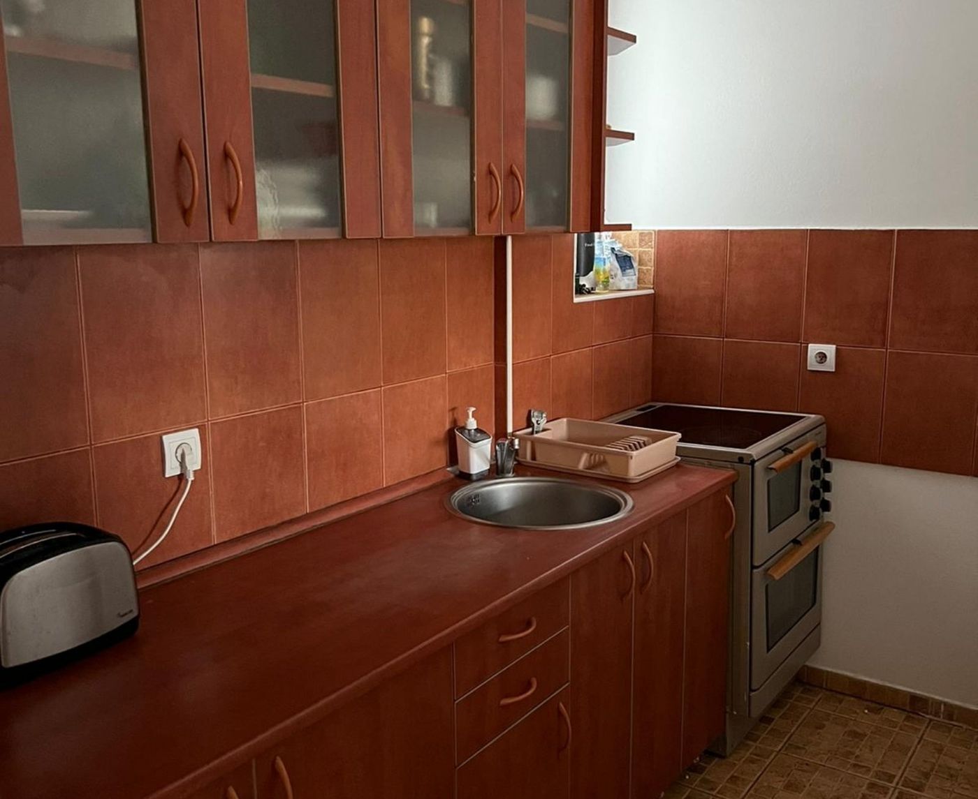 Uknjižen dvosoban stan   namešten   odmah useljiv   062 792 583 4