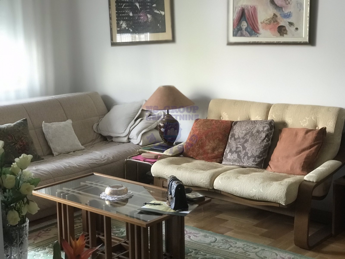 Uknjižen nov stan kod Ž Stanice   062 792 583 1