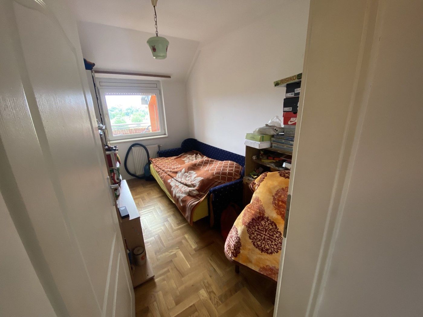 Uknjižen jednoiposoban stan   parking za stanare   062 792 583 4