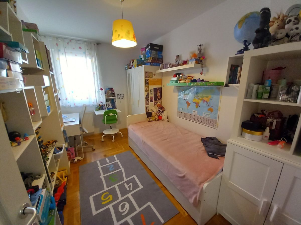 Uknjižen dvoiposoban stan   bez ulaganja   062 792 583 3