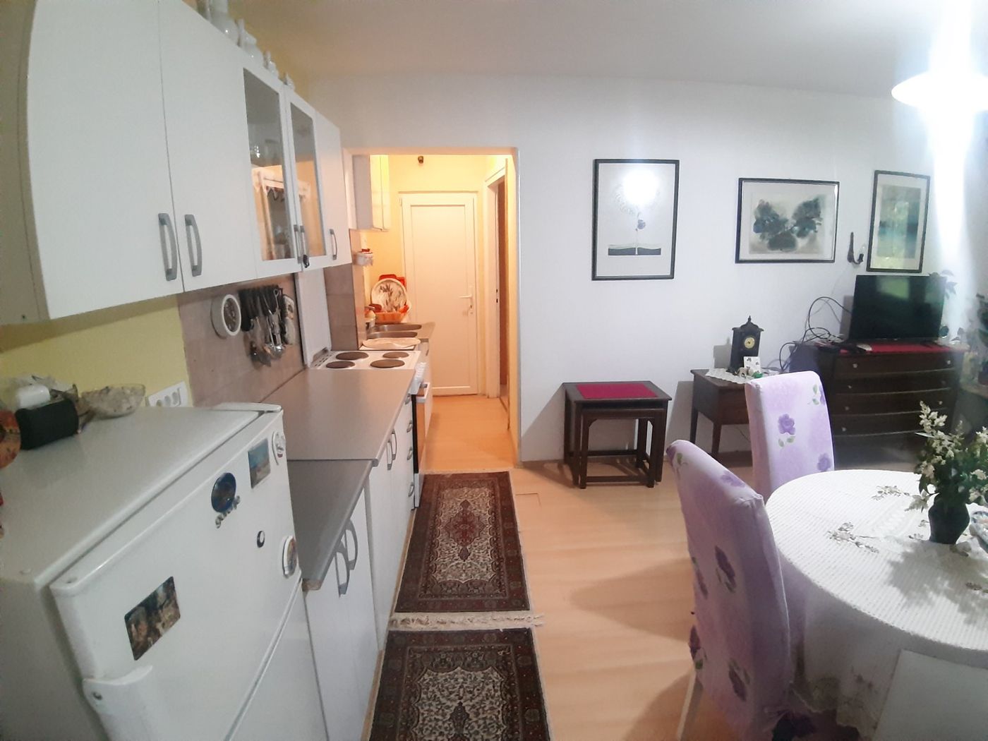 Uknjižen odličan dvoiposoban stan   062 792 583 2