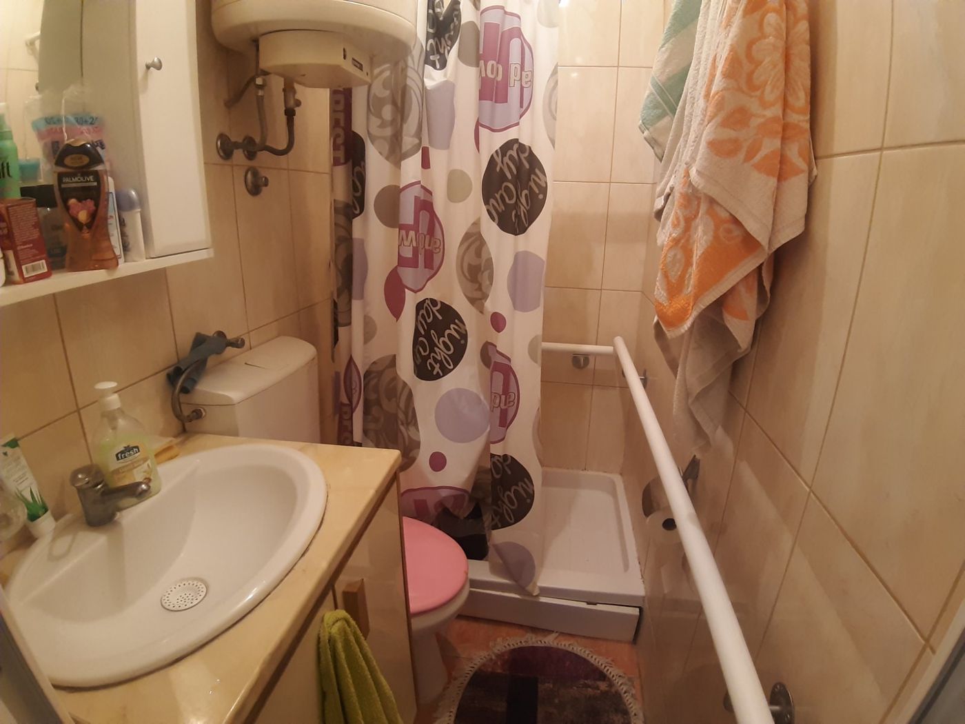 Uknjižen odličan dvoiposoban stan   062 792 583 4