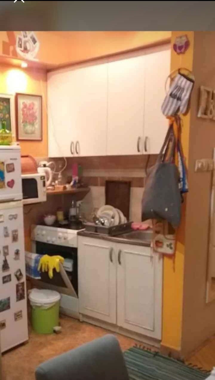 Uknjižen dvosoban stan na Grbavici   062 792 583 4