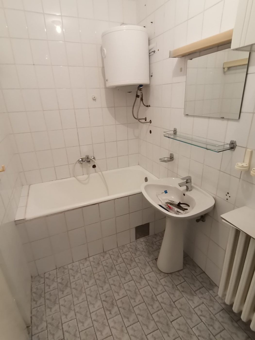 Uknjižen   odličan jednoiposoban stan   062 792 583 4