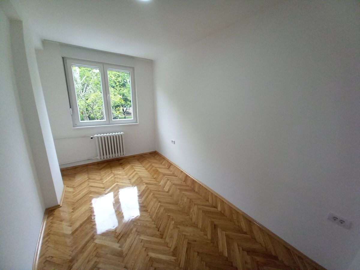 Kompletno renoviran   uknjižen   odmah useljiv   062 792 583 3