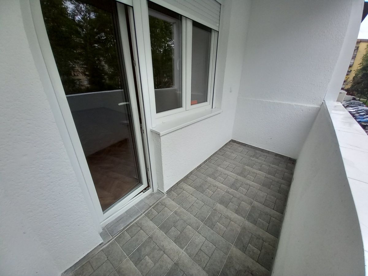 Kompletno renoviran   uknjižen   odmah useljiv   062 792 583 4