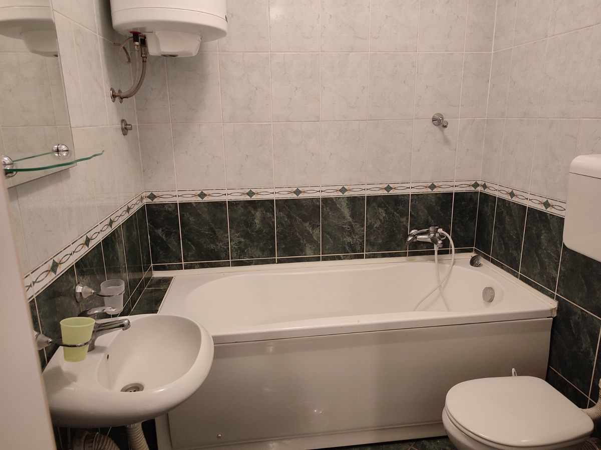 Puškinova   odmah useljiv namešten dvosoban stan   062 792 583 4