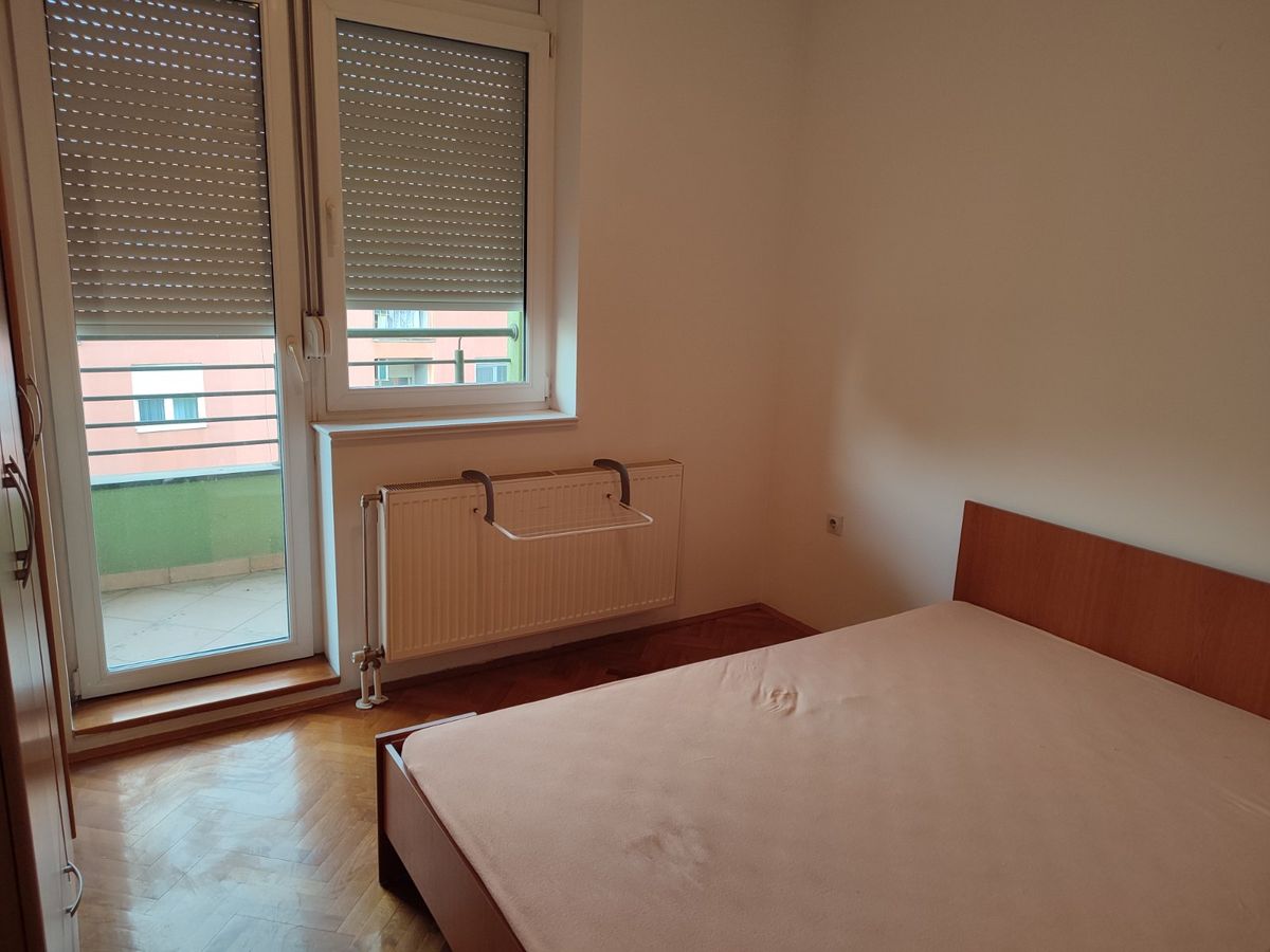 Puškinova   odmah useljiv namešten dvosoban stan   062 792 583 3