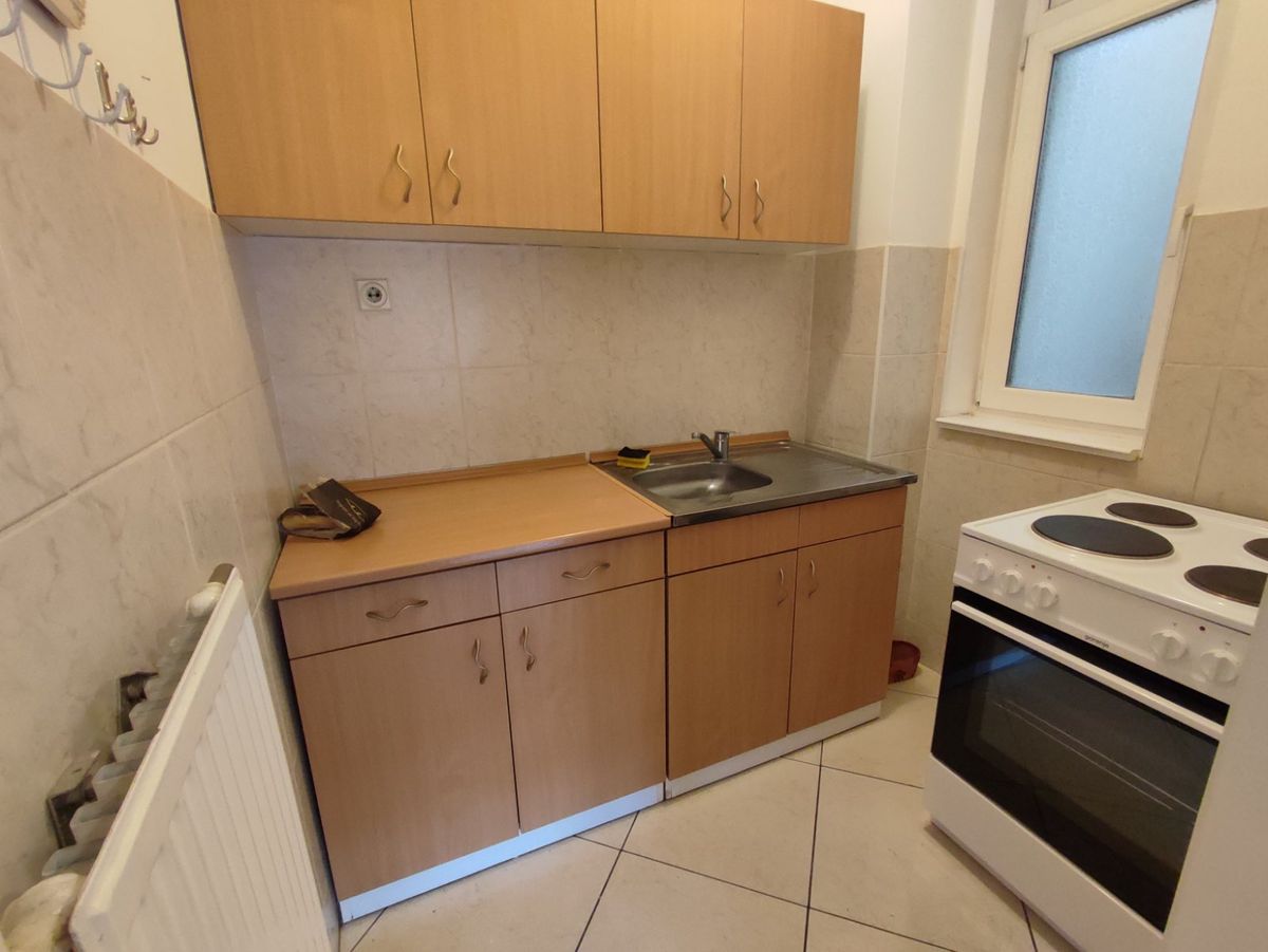 Puškinova   odmah useljiv namešten dvosoban stan   062 792 583 2