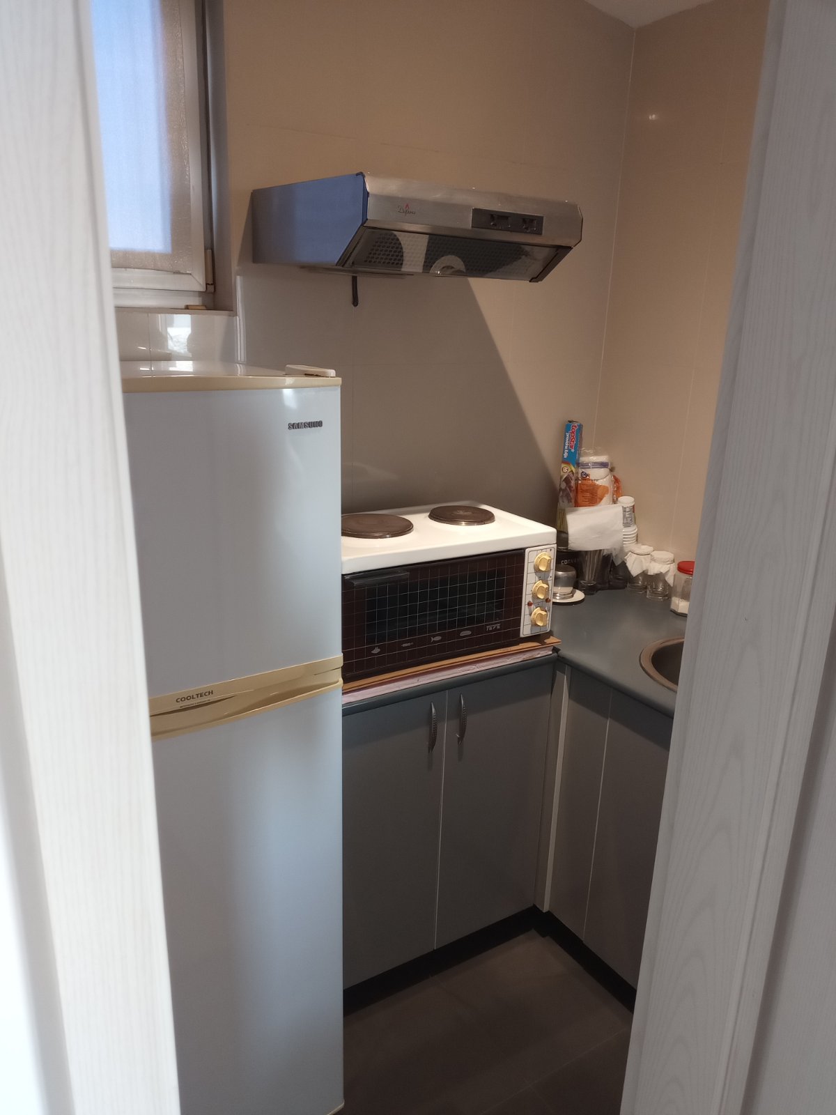 PRODAJEM GARSONJERU I GARAŽU U ISTOJ ZGRADI  U BEOGRADU 4