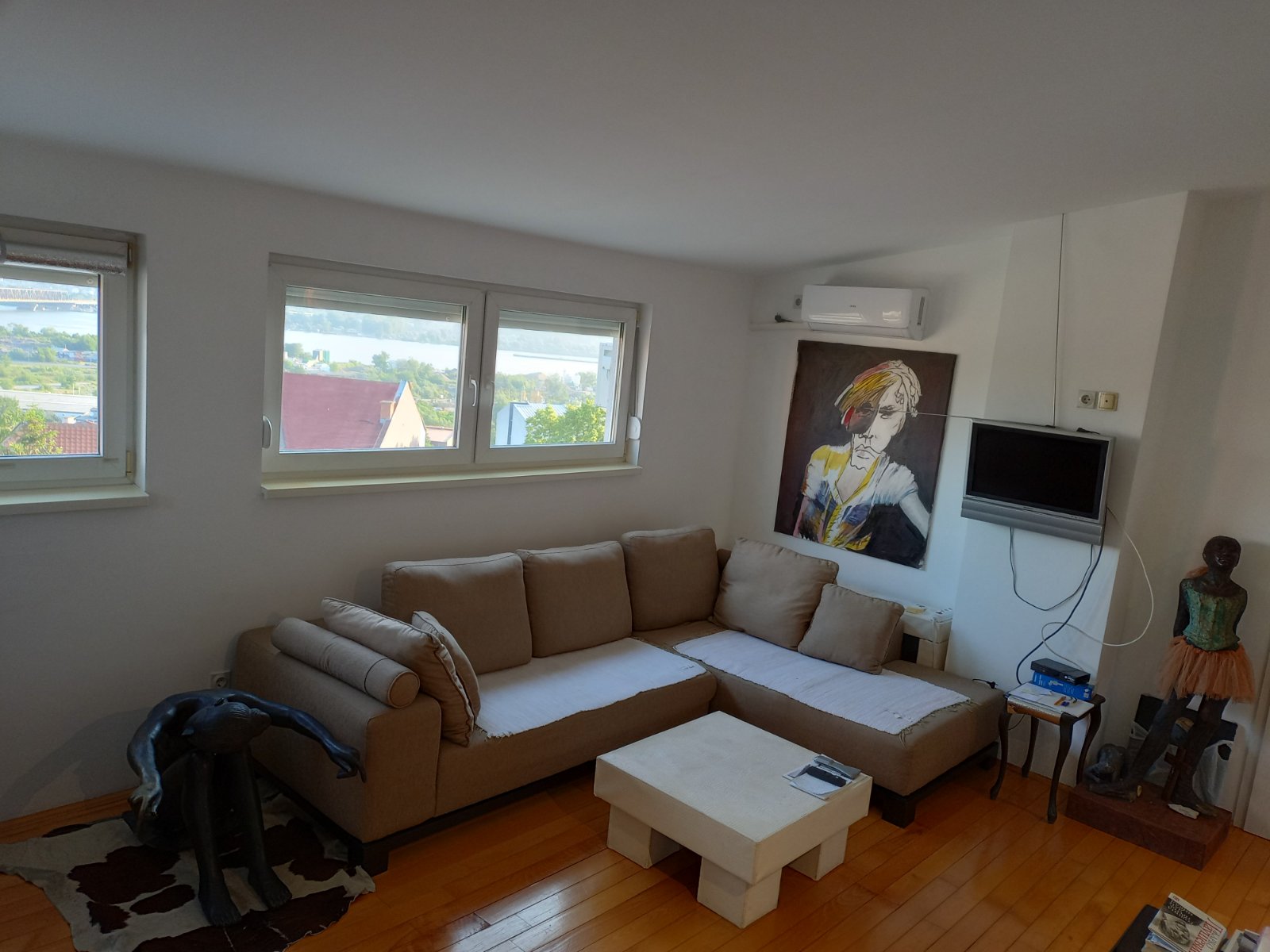 PRODAJEM GARSONJERU I GARAŽU U ISTOJ ZGRADI  U BEOGRADU 1