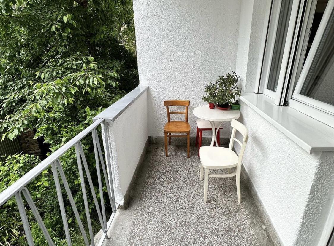 Uknjižen dvosoban stan idealnog rasporeda    062 792 583 5