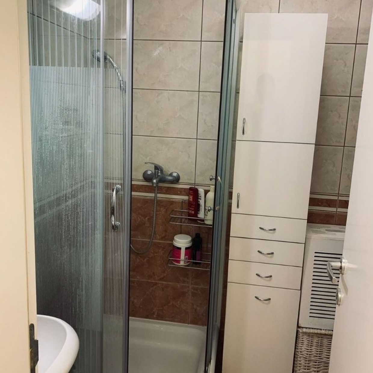 Uknjižen jednoiposoban stan   namešten   062 792 583 5