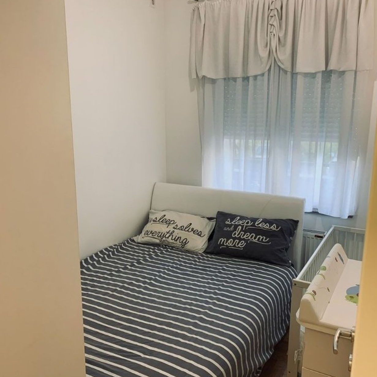 Uknjižen jednoiposoban stan   namešten   062 792 583 4