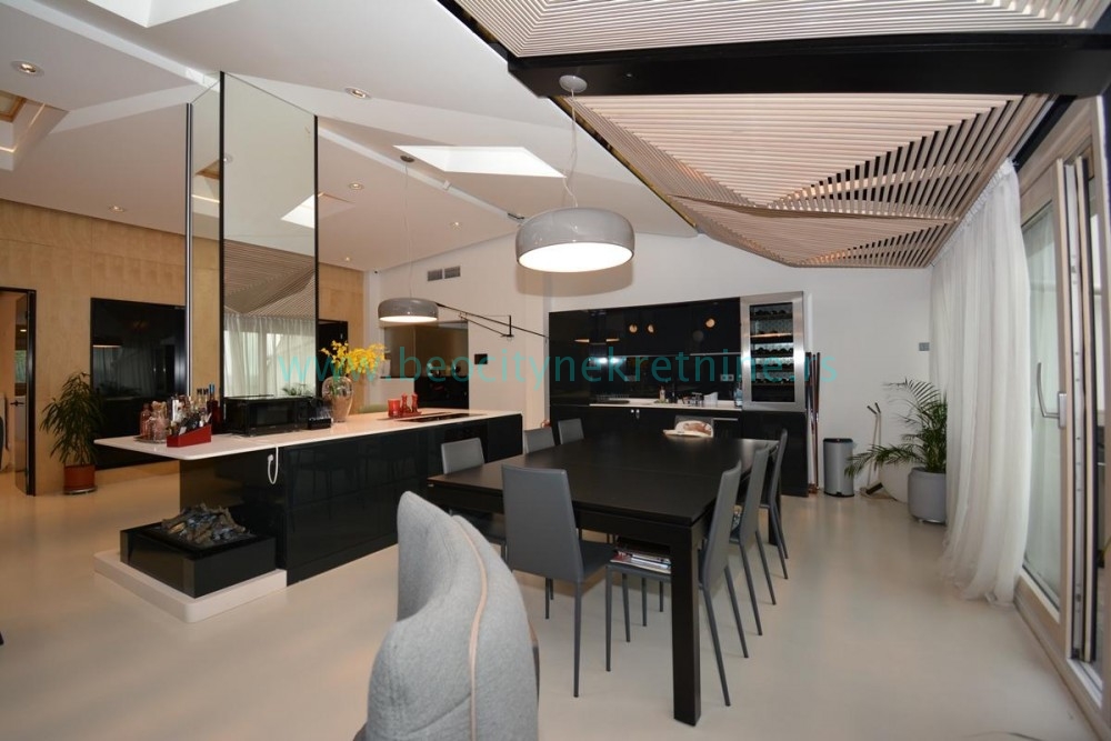 četvorosoban stan, 240 m2, Dedinje, Omladinska ID: 32799 1