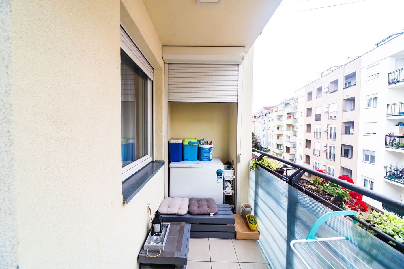 Uknjižen  kompletno namešten dvosoban stan   062 792 583 5