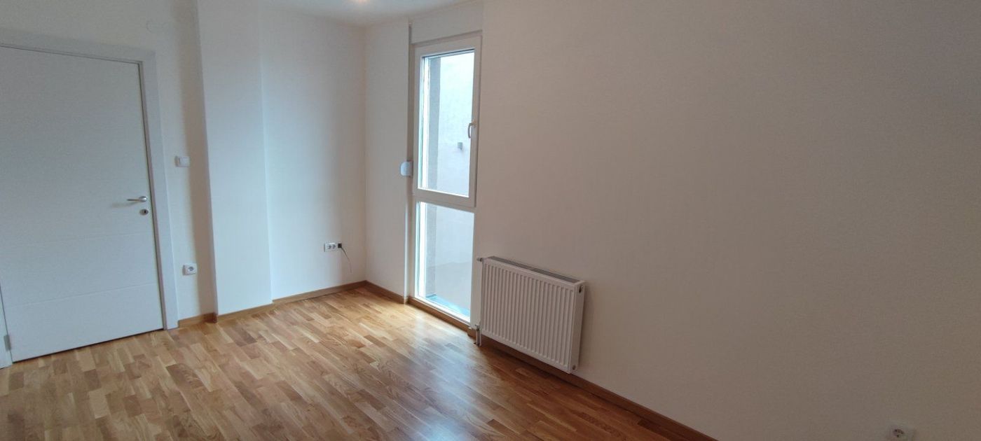 Odmah useljiv dvosoban stan   cena sa PDV om   062 792 583 2