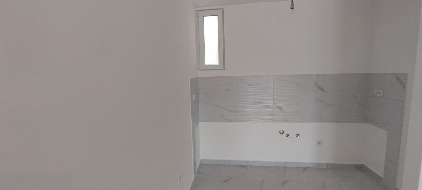 Odmah useljiv dvosoban stan   cena sa PDV om   062 792 583 3