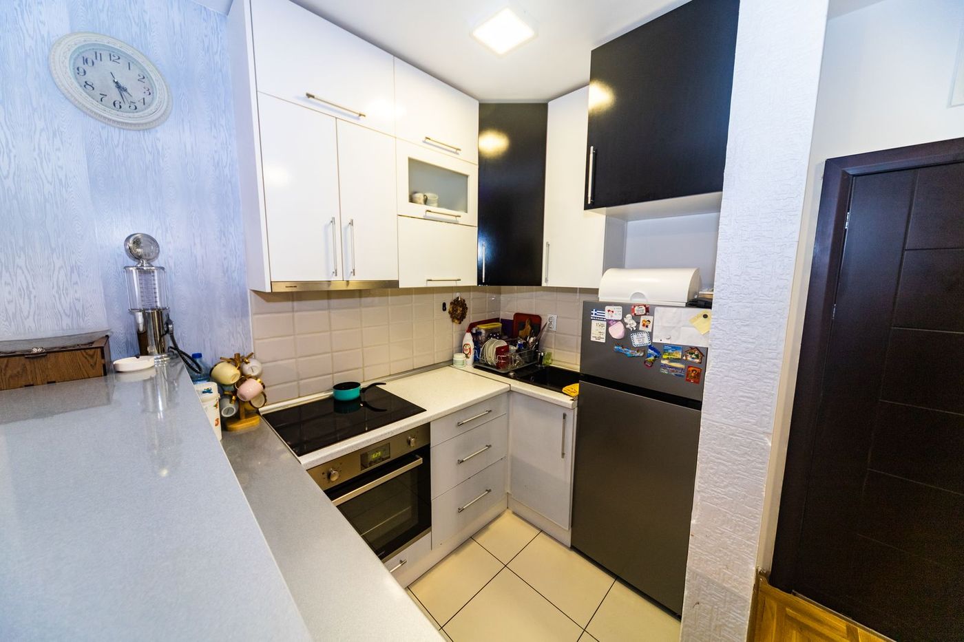 Uknjižen  kompletno namešten dvosoban stan   062 792 583 3