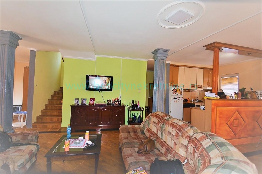 Kuća, 285 m2, Altina, Ugrinovacki put  39.deo ID: 27653 1