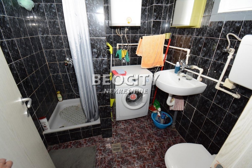 Kuća, 540 m2, Batajnica, DVE KUĆE Branislava Barišića Doktora ID: 35056 11