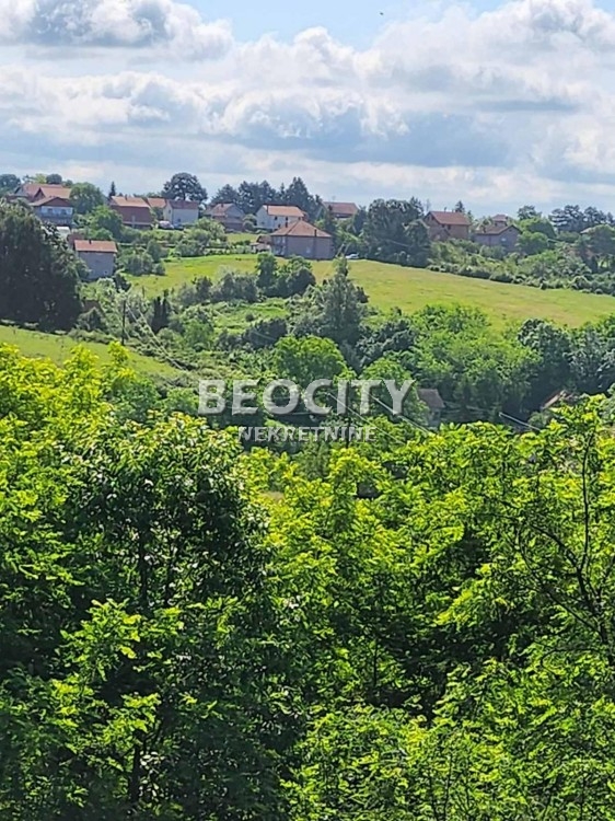 Plac, Barajevo, Slobodana Penezića Krcuna ID: 98829 8