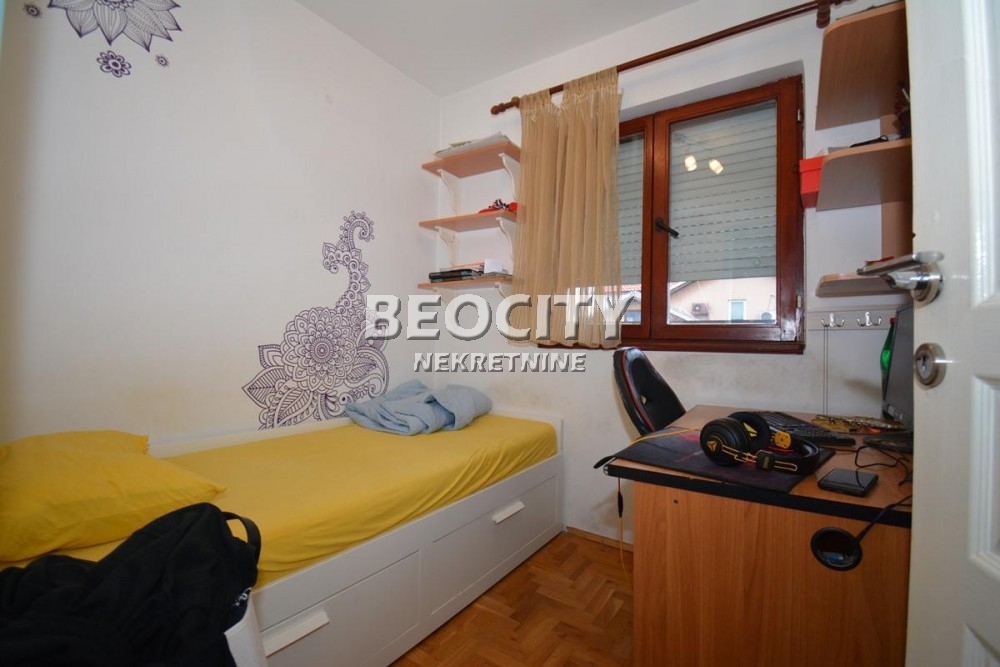 Trosoban stan, 80 m2, Bele vode, Leposave Vujošević ID: 2673 10