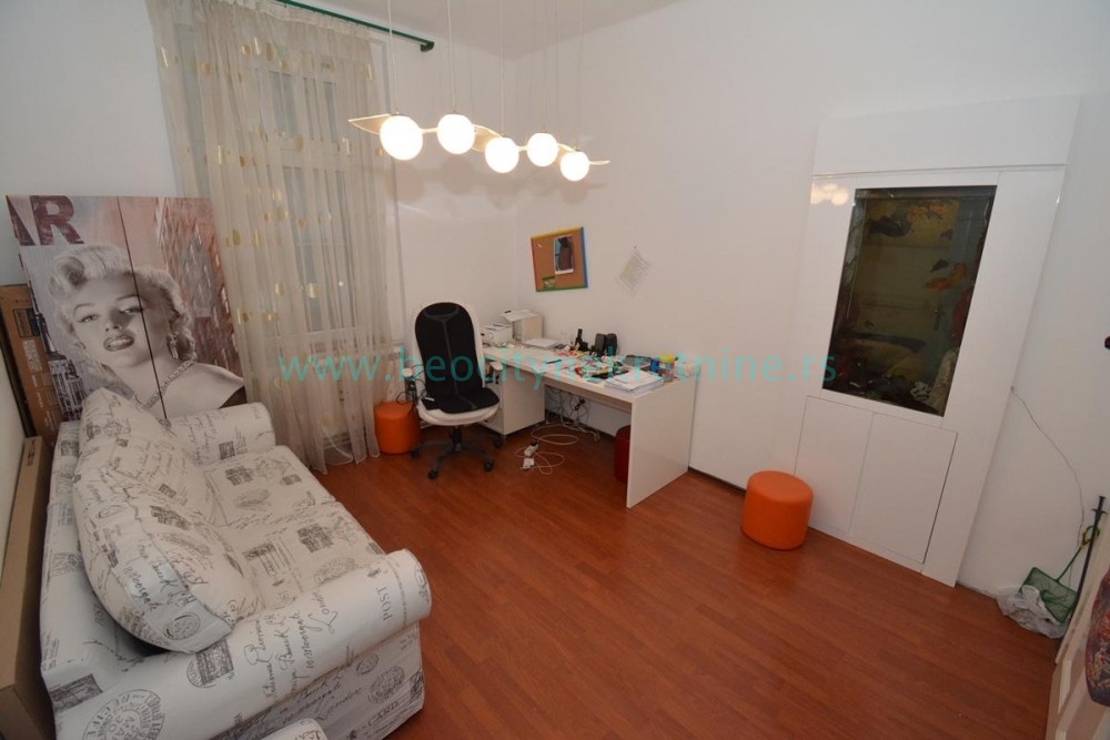 Trosoban stan, 83 m2, Cvetni trg, Mišarska ID: 41133 11