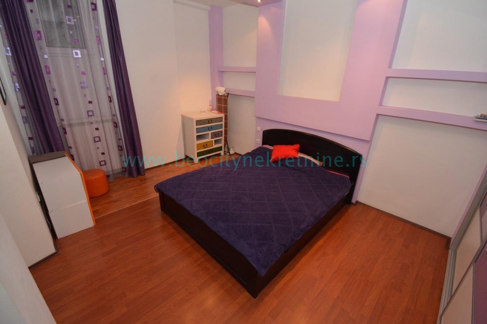 Trosoban stan, 83 m2, Cvetni trg, Mišarska ID: 41133 12