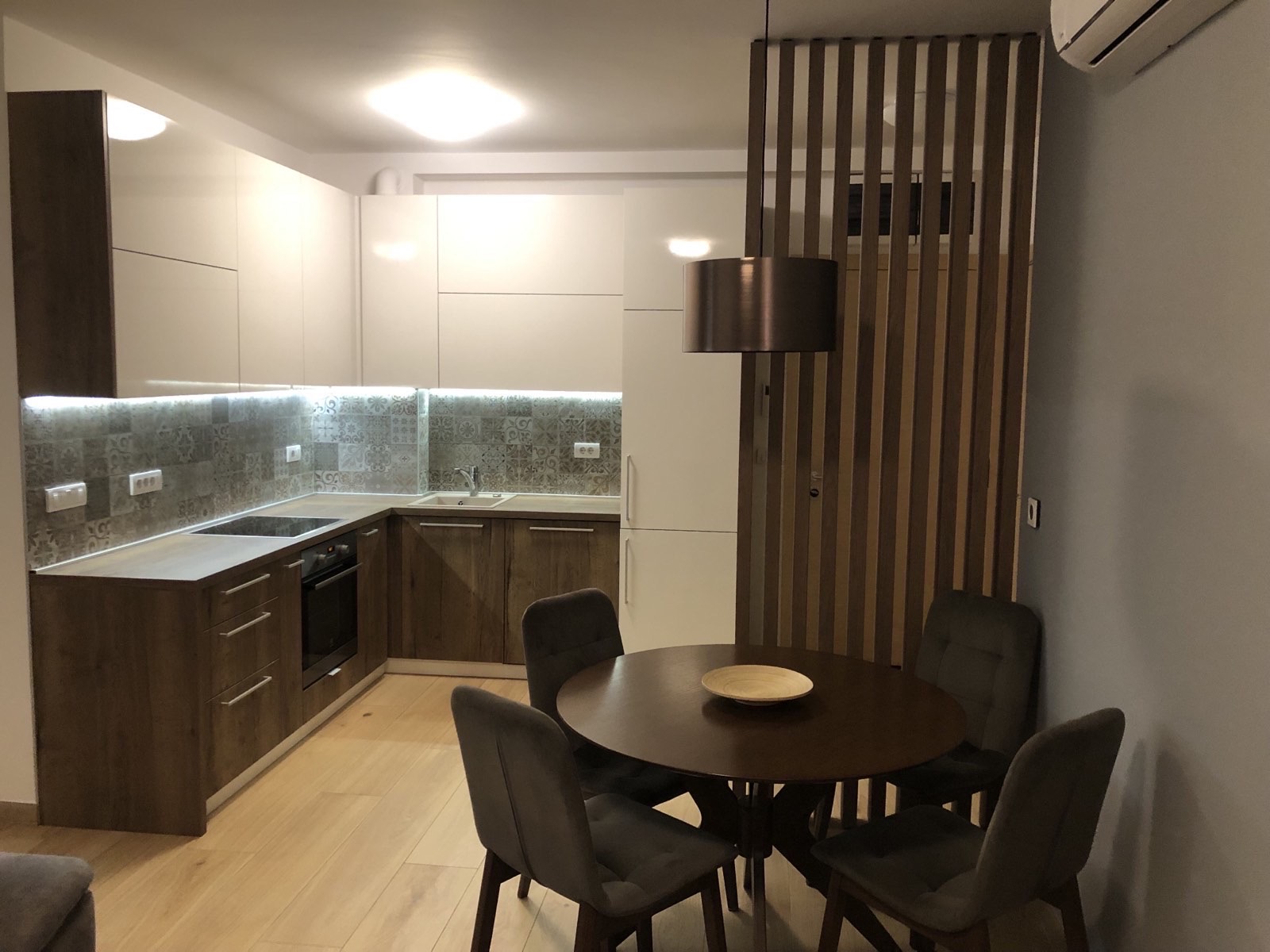 LUX STAN CRVENI KRST 2