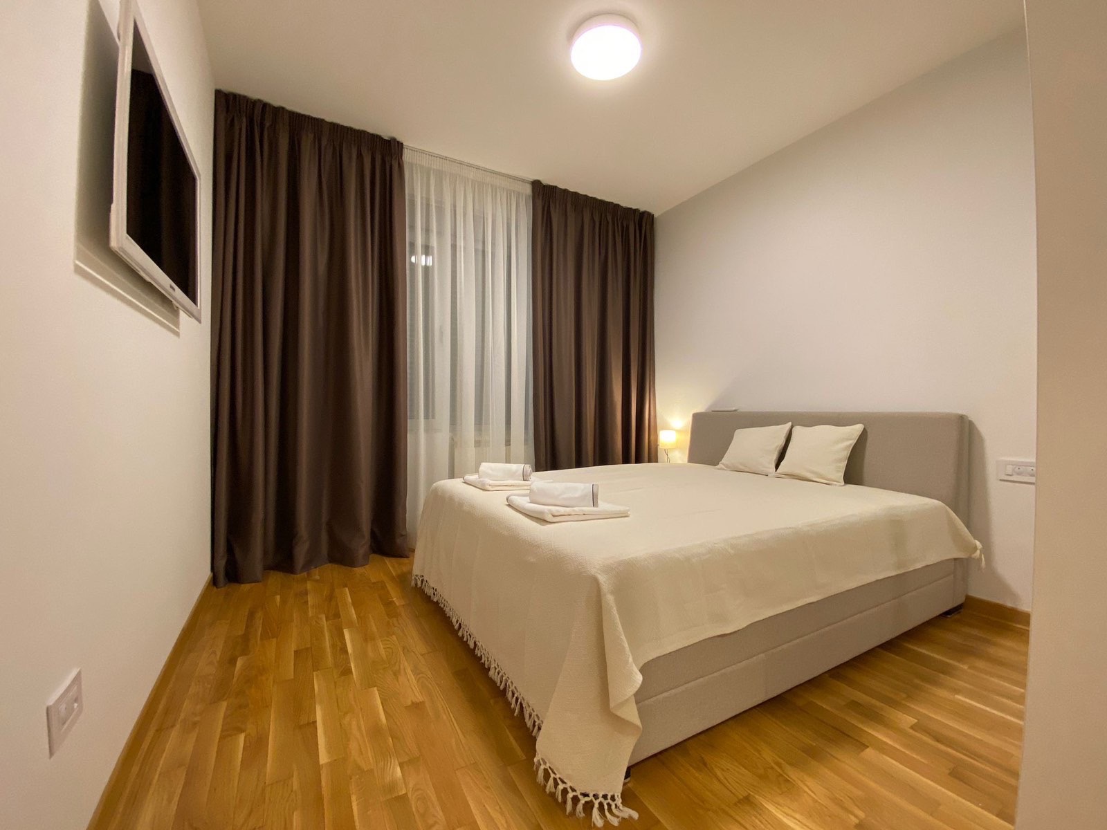 LUX STAN CRVENI KRST 4