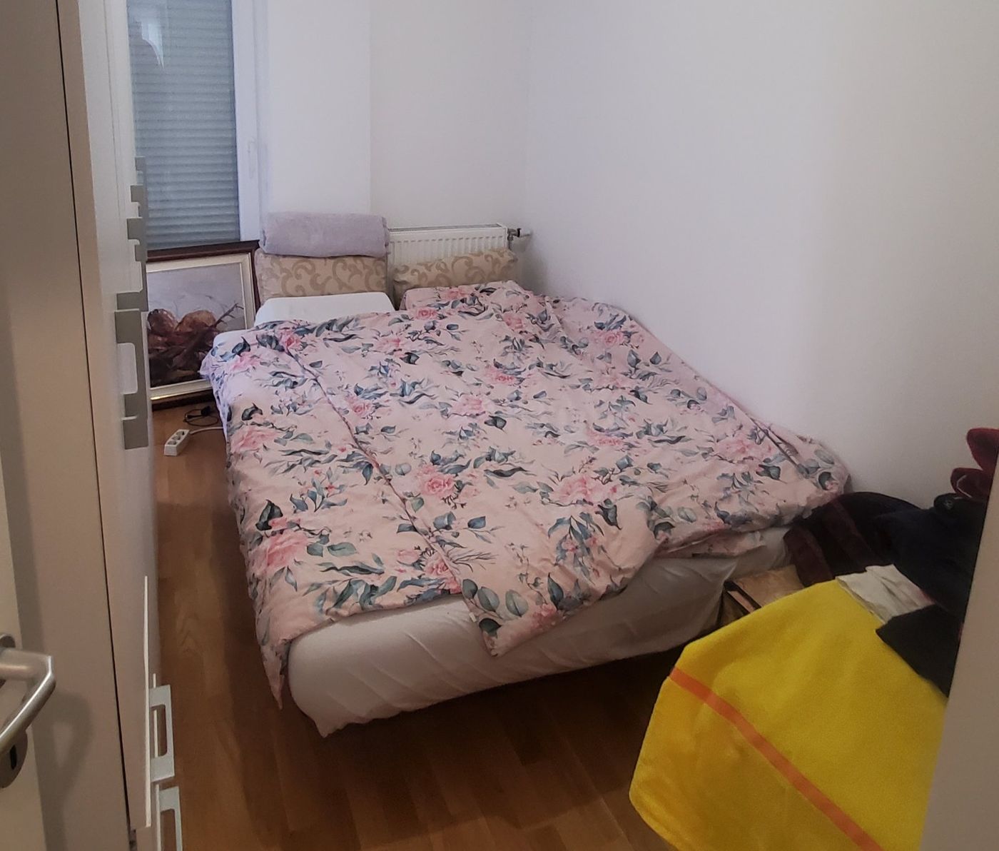 Uknjižen   dvoiposoban stan   062 792 583 4