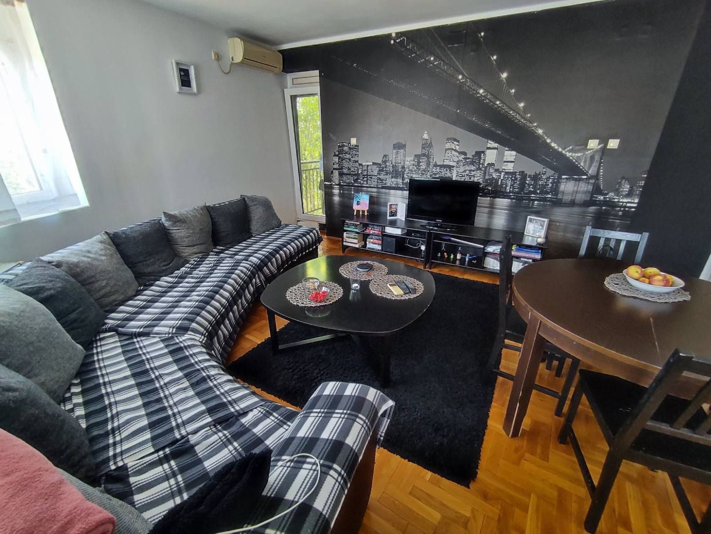 Odličan komforan dvosoban stan kod Ž Stanice   idealno za izdavanje   062 792 583 1