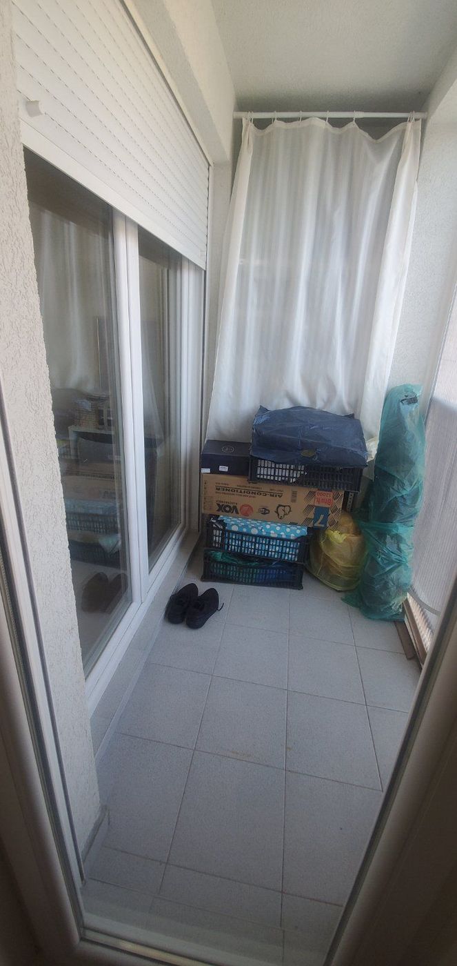 Uknjižen   dvoiposoban stan   062 792 583 5