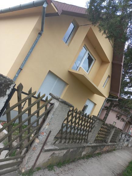 PORODIČNA KUĆA ČURUG 3