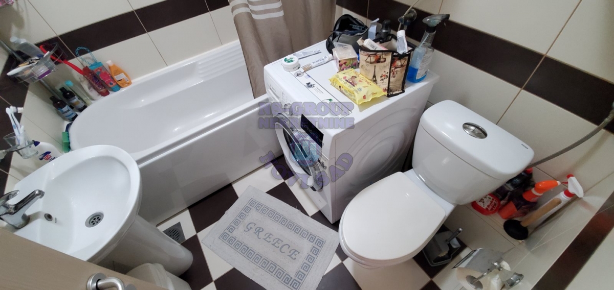 Uknjižen trosoban stan   2m do prozora    062 792 583 5