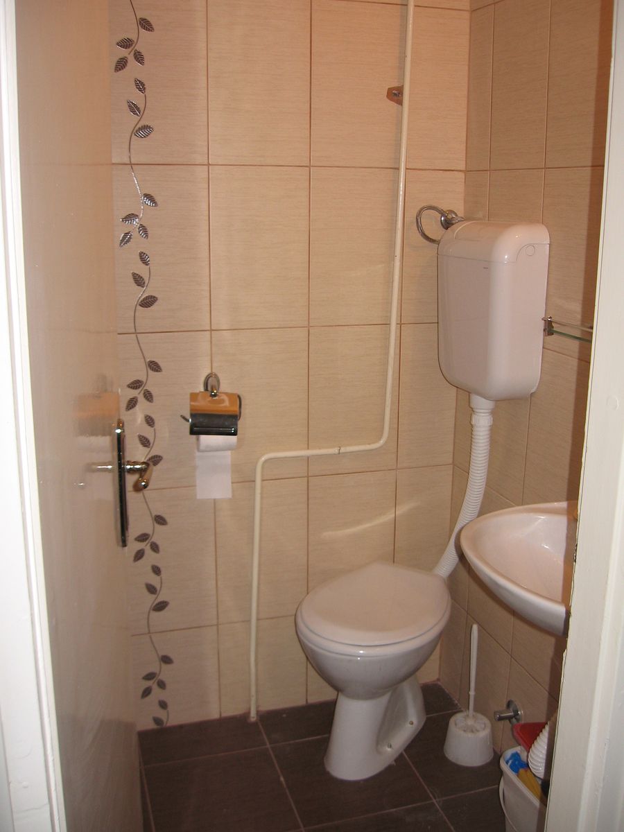 Odličan komforan dvosoban stan kod Sajma   idealan raspored   062 792 583 5