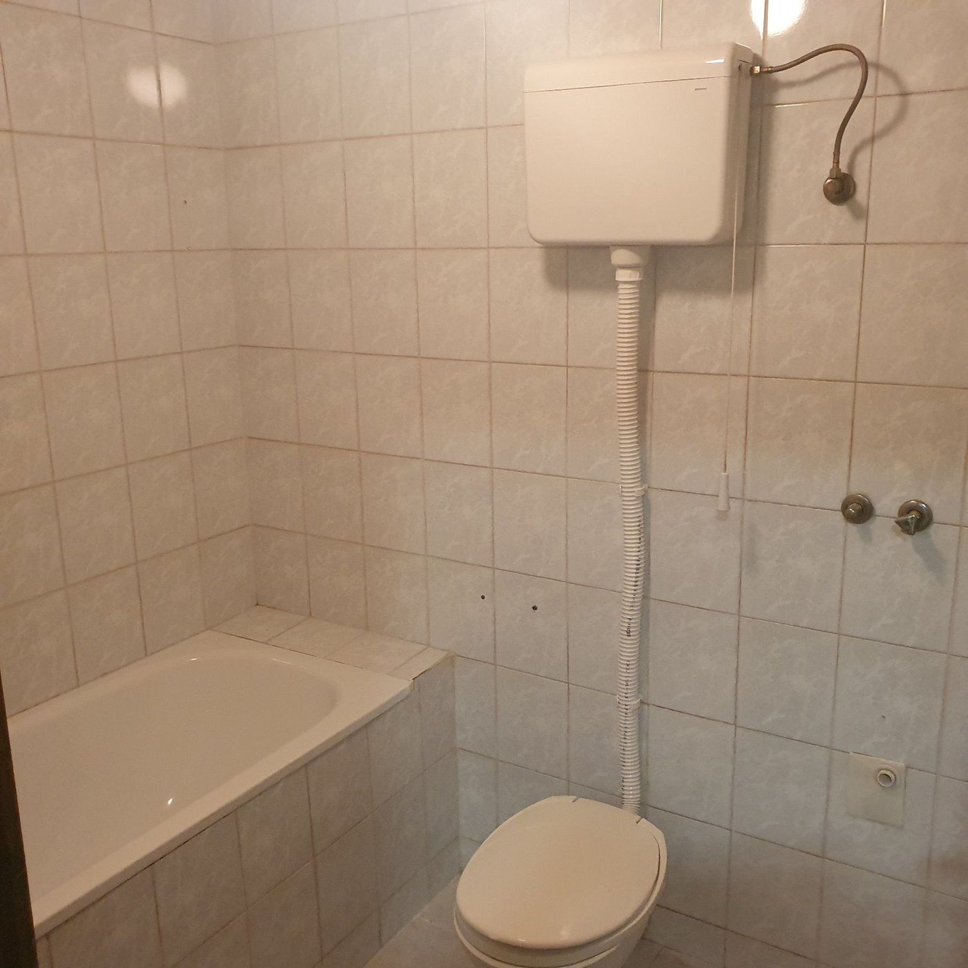 Uknjižen dvosoban stan   fasadna cigla   odmah useljiv   062 792 583 4