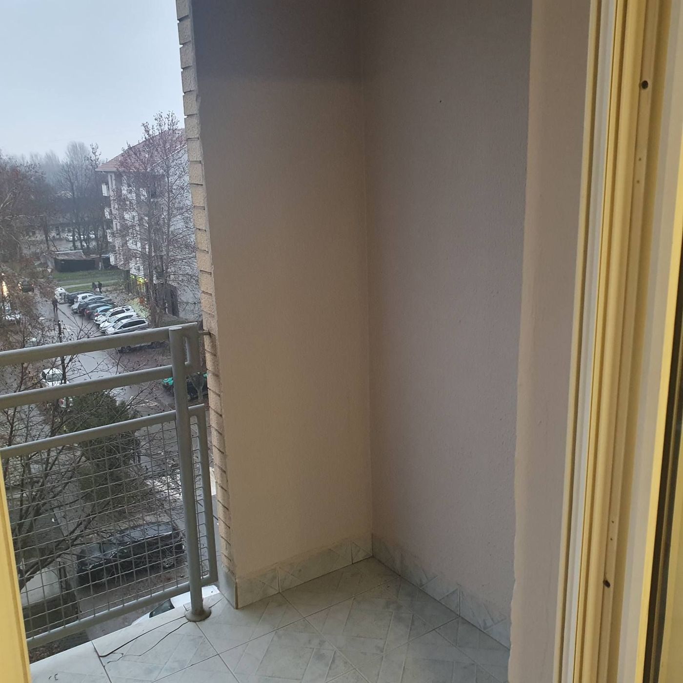 Uknjižen dvosoban stan   fasadna cigla   odmah useljiv   062 792 583 5