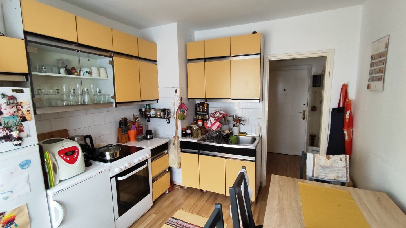 Uknjižen dvosoban stan   može biti 2 5   062 792 583 4