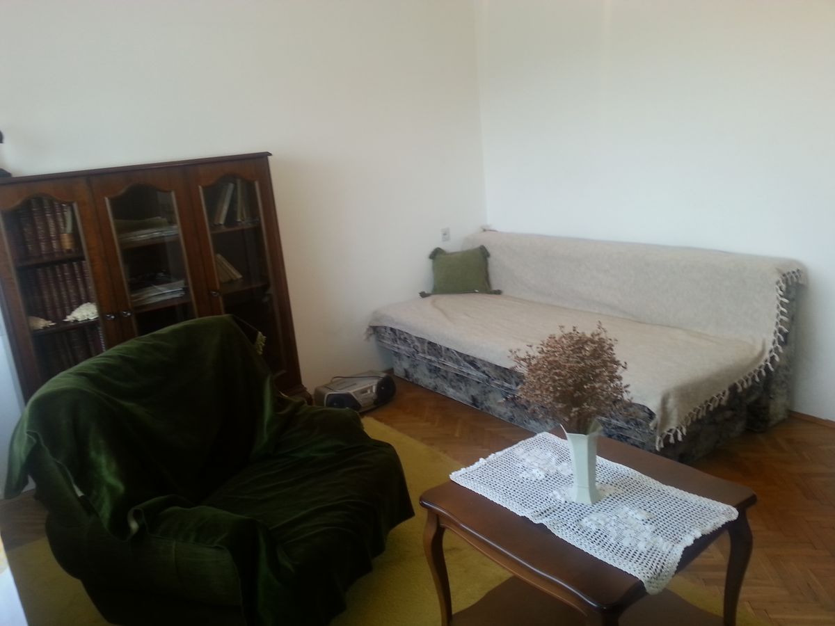 Odličan komforan dvosoban stan kod Sajma   idealan raspored   062 792 583 2