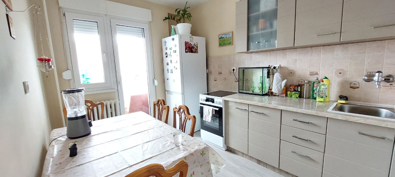 Kompletno renoviran   fantastičan pogled   062 792 583 3