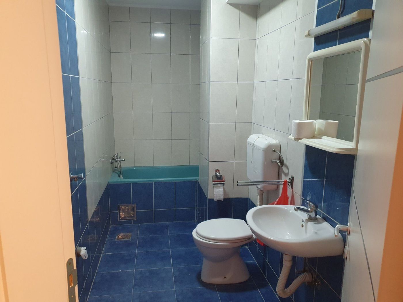 Uknjižen trosoban stan   savršen raspored   nestvaran pogled   062 792 583 4