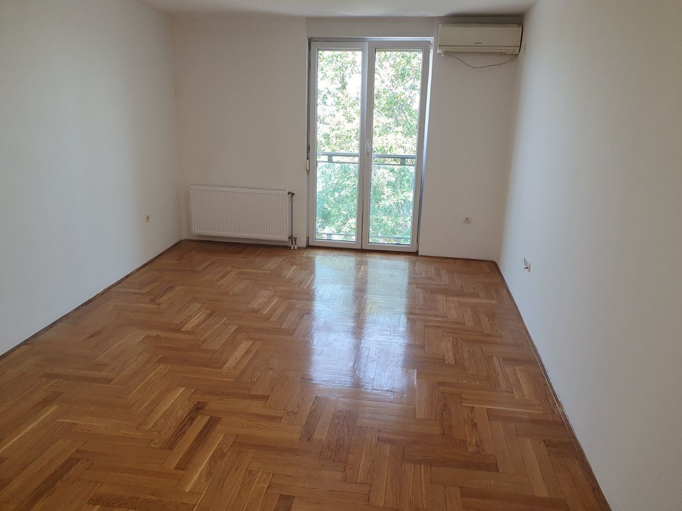 Uknjižen trosoban stan   savršen raspored   nestvaran pogled   062 792 583 1