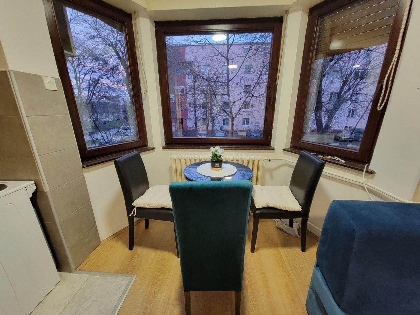 Uknjižena  renovirana garsonjera na Satelitu  prodaje se nameštena   062 792 583 3