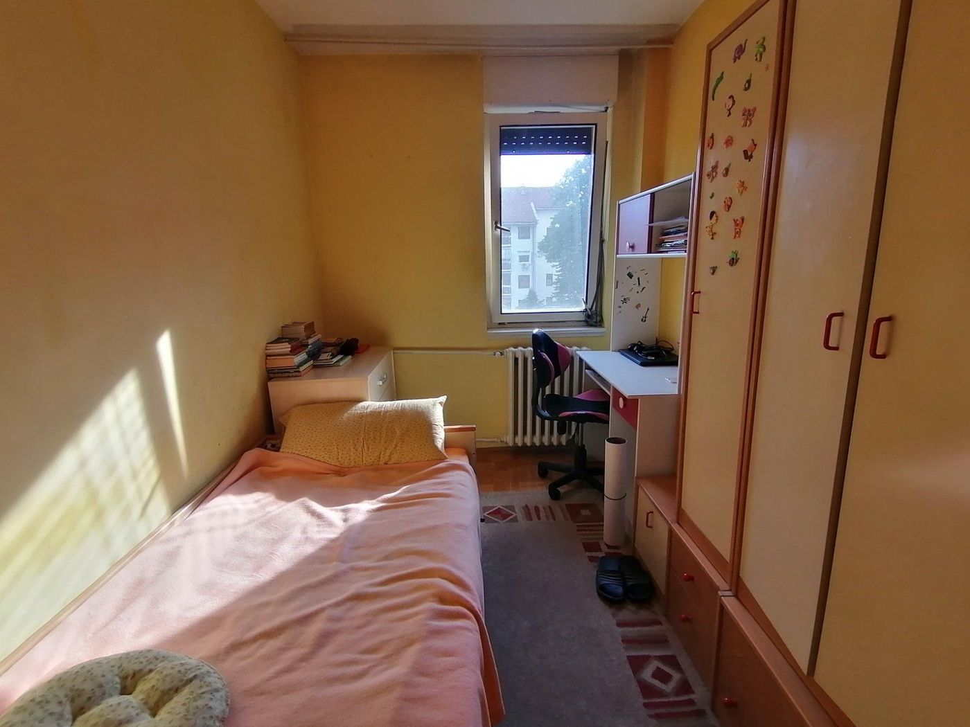 Tozin sokak   uknjižen trosoban stan   062 792 583 4