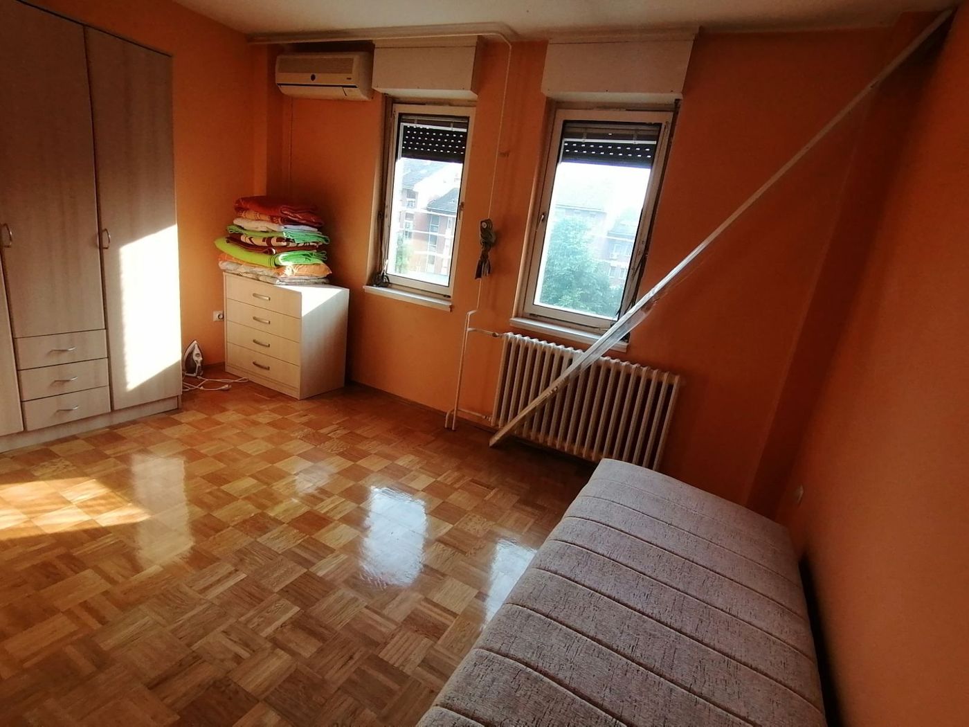 Tozin sokak   uknjižen trosoban stan   062 792 583 3