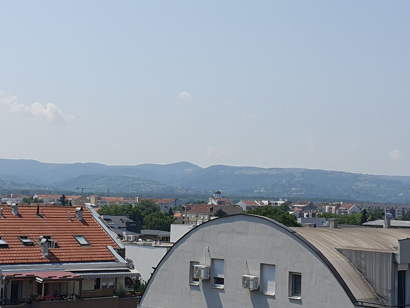 Uknjižen trosoban stan   savršen raspored   nestvaran pogled   062 792 583 5